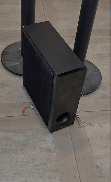 Zvučnici za kućni bioskop 2+1 LG LG vufer i stojeći zvučnici na lalafo.rs Zvučnici za kućni bioskop 2+1 LG LG vufer i stojeći zvučnici