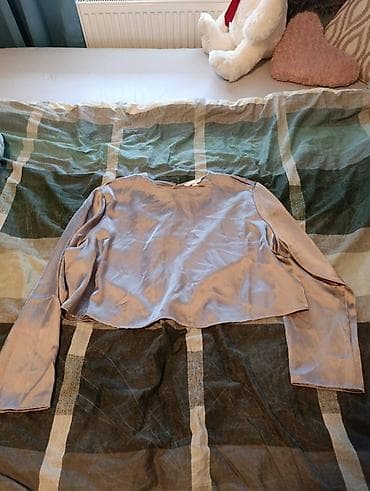 Satenska bluza s dugim rukavima - Materijal: glatka, sjajna satenska na lalafo.rs Satenska bluza s dugim rukavima - Materijal: glatka, sjajna satenska