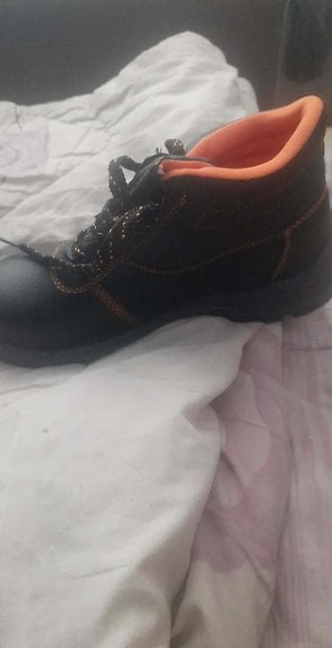 Safety work boots: Radne sigurnosne cipele – crne sa narandžastim detaljima - Model at lalafo.rs — 4 Safety work boots: Radne sigurnosne cipele – crne sa narandžastim detaljima - Model — 4