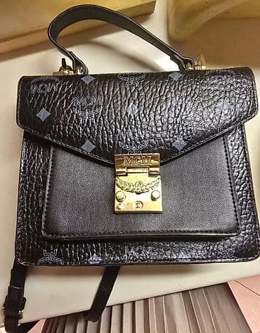 MCM torba preko ramena, ima dugačak kaiš. Na zlatnom vencu, u na lalafo.rs — 5 MCM torba preko ramena, ima dugačak kaiš. Na zlatnom vencu, u — 5