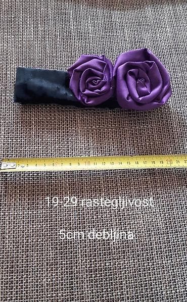 Elastična traka za kosu sa ukrasnim ružama - Materijal: mekana na lalafo.rs — 1 Elastična traka za kosu sa ukrasnim ružama - Materijal: mekana — 1