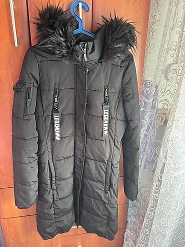 Dugačka, topla zimska jakna u crnoj boji, sa ispunom i prošivenim na lalafo.rs Dugačka, topla zimska jakna u crnoj boji, sa ispunom i prošivenim