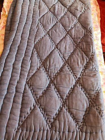 2 jorgana, u veoma pristojnom stanju 1.8 sa 1.5m na lalafo.rs — 3 2 jorgana, u veoma pristojnom stanju 1.8 sa 1.5m — 3