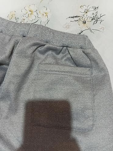 Sivi trenerka komplet (jakna + donji deo) m veličina - Materijal na lalafo.rs — 6 Sivi trenerka komplet (jakna + donji deo) m veličina - Materijal — 6