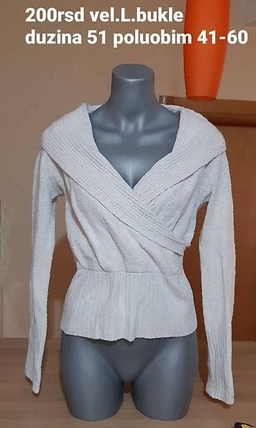 Ženski džemper/bluza od bukle pletiva, bela/ekru boja. - Model na lalafo.rs — 1 Ženski džemper/bluza od bukle pletiva, bela/ekru boja. - Model — 1