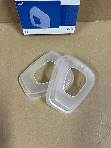 kom sa etiketom: 3M 501 nosači/pre-filter okviri – set 2 kom Opis: - Originalni 3M at lalafo.rs — 2 kom sa etiketom: 3M 501 nosači/pre-filter okviri – set 2 kom Opis: - Originalni 3M — 2