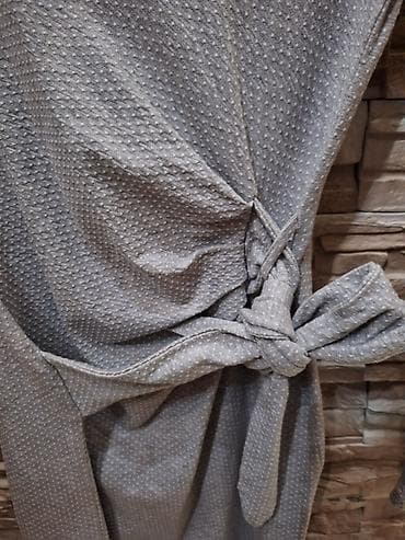 kom sa etiketom: Siva haljina Feedback, veličina 36. - Kroj: uska silueta do kolena at lalafo.rs — 1 kom sa etiketom: Siva haljina Feedback, veličina 36. - Kroj: uska silueta do kolena — 1