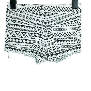 pantalone butiku ali: Šorts h&m, vel. Xs/34, divided marka: divided veličina: xs/34 na lalafo.rs — 4 pantalone butiku ali: Šorts h&m, vel. Xs/34, divided marka: divided veličina: xs/34 — 4