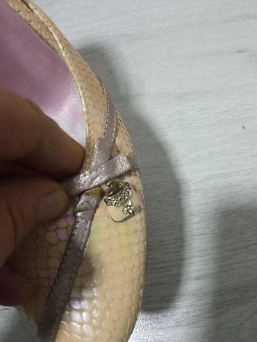 Italijanske kožne cipele. 40 na lalafo.rs — 6 Italijanske kožne cipele. 40 — 6