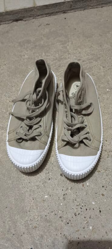 40, bоја - Maslinasto zelena na lalafo.rs 40, bоја - Maslinasto zelena