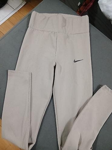 Xs Nike ženske helanke visokog struka u bež/svetlosivoj boji. Model od na lalafo.rs — 1 Xs Nike ženske helanke visokog struka u bež/svetlosivoj boji. Model od — 1