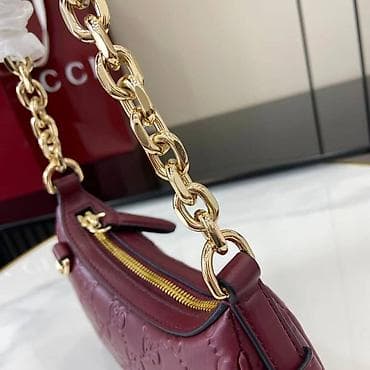 Mini torbica od kože sa reljefnim monogramom GG u bordo boji na lalafo.rs — 2 Mini torbica od kože sa reljefnim monogramom GG u bordo boji — 2