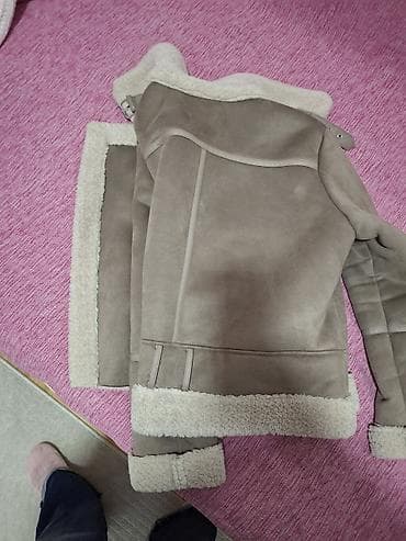 Ženska jakna “The Iconic Jacket” (etiketa vidljiva na slici). Model u na lalafo.rs — 4 Ženska jakna “The Iconic Jacket” (etiketa vidljiva na slici). Model u — 4