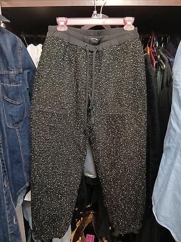 Nova trenerka crna sa sljokicama. u broju m. zara na lalafo.rs — 1 Nova trenerka crna sa sljokicama. u broju m. zara — 1