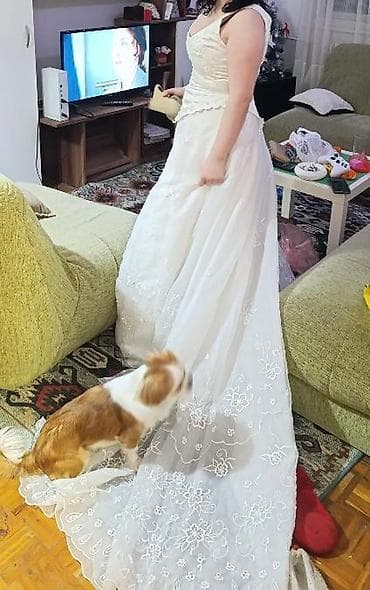 Venčanica sa dugim šlepom i čipkom Fayazi Evenings Paris vintage na lalafo.rs — 1 Venčanica sa dugim šlepom i čipkom Fayazi Evenings Paris vintage — 1