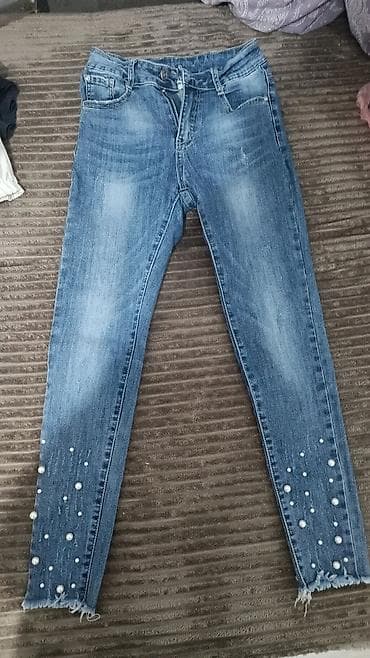 Ženske farmerke sa ukrasnim biserima - Model: uske/skinny nogavice - na lalafo.rs Ženske farmerke sa ukrasnim biserima - Model: uske/skinny nogavice -