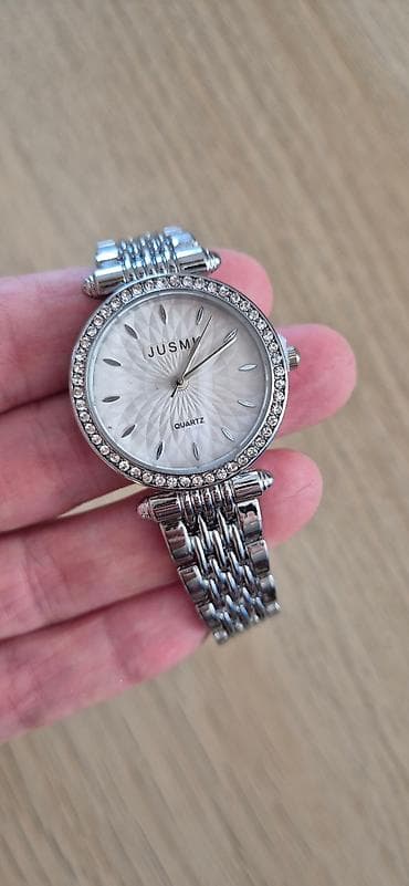 Novi sat, nerđajuci čelik. Salje se u kutiji na lalafo.rs — 1 Novi sat, nerđajuci čelik. Salje se u kutiji — 1