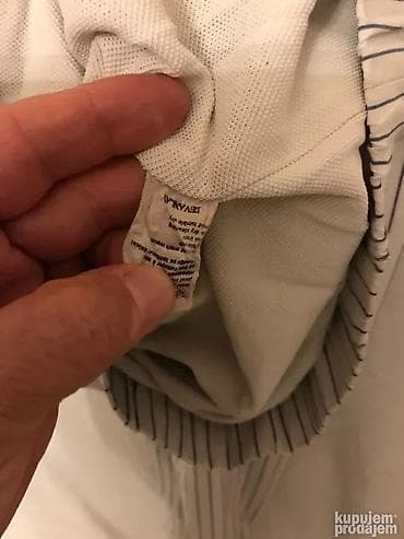 Original Lacoste suskava jakna sa kapuljacom i dzepovima L Postavljena na lalafo.rs — 4 Original Lacoste suskava jakna sa kapuljacom i dzepovima L Postavljena — 4