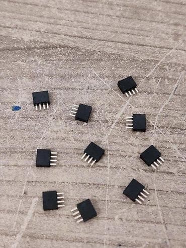 Electronics: 10 KOMADA 1.27 MM MUŠKI HEADER OD 4 PINA | U setu se nalazi 10 at lalafo.rs — 1 Electronics: 10 KOMADA 1.27 MM MUŠKI HEADER OD 4 PINA | U setu se nalazi 10 — 1