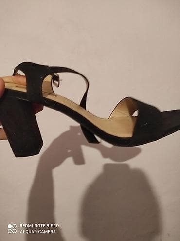 Crne ženske sandale sa stabilnom blok petom. Otvoren vrh sa širokom na lalafo.rs Crne ženske sandale sa stabilnom blok petom. Otvoren vrh sa širokom