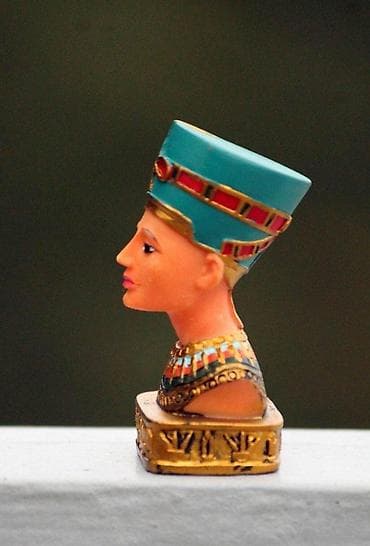 Nefertiti Egyptian Queen Bust Mini Statue. Rezervisano. Mini statua at lalafo.rs — 4 Nefertiti Egyptian Queen Bust Mini Statue. Rezervisano. Mini statua — 4
