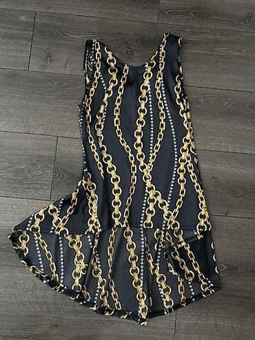 Lepa tunika, napred kraća, pozadi duža, ima nešto elastina. Veličinu na lalafo.rs Lepa tunika, napred kraća, pozadi duža, ima nešto elastina. Veličinu