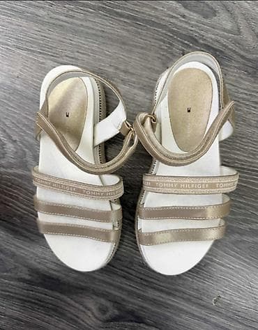 Ugg boots: Prelepe Tommy Hilfiger sandale za devojčice, lepo očuvane at lalafo.rs — 3 Ugg boots: Prelepe Tommy Hilfiger sandale za devojčice, lepo očuvane — 3