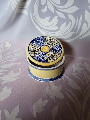 Satula nova diponto a mano italijanska rucni rad. 70te. Satula na lalafo.rs — 1 Satula nova diponto a mano italijanska rucni rad. 70te. Satula — 1