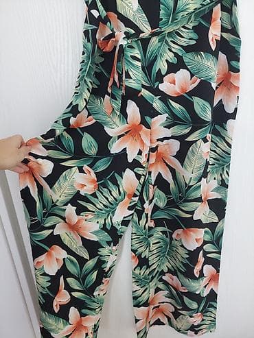 Kombinezon sa v izrezom, S veličina, potpuno nov i lagan na lalafo.rs — 3 Kombinezon sa v izrezom, S veličina, potpuno nov i lagan — 3