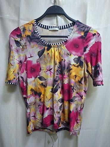 Ženska majica/bluza s cvetnim printom - Brend: Lucia (etiketa na na lalafo.rs — 1 Ženska majica/bluza s cvetnim printom - Brend: Lucia (etiketa na — 1