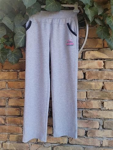 Trenerka za devojčice, veličina 12 godina. - Model: donji deo na lalafo.rs Trenerka za devojčice, veličina 12 godina. - Model: donji deo