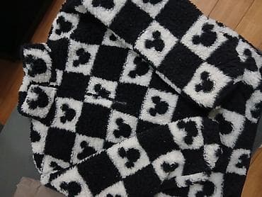 Disney Crno-beli teddy/flis džemper sa dezenom srca u šahovnici. - na lalafo.rs — 1 Disney Crno-beli teddy/flis džemper sa dezenom srca u šahovnici. - — 1