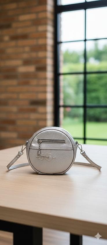 Okrugla ženska torbica – srebrna - Materijal: veštačka koža sa finom na lalafo.rs Okrugla ženska torbica – srebrna - Materijal: veštačka koža sa finom