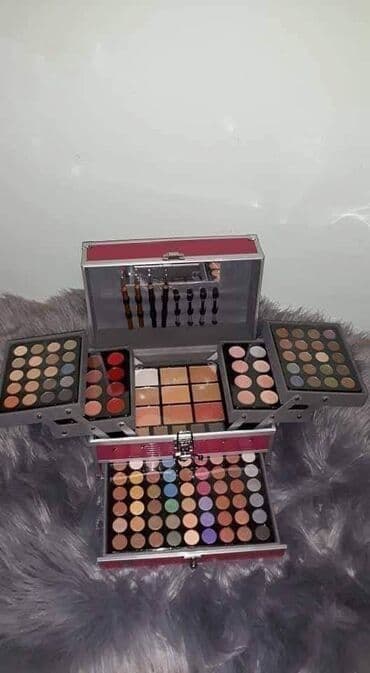 Komplet kofer sa sminkom odlican kvalitet sminke Visoko na lalafo.rs Komplet kofer sa sminkom odlican kvalitet sminke Visoko