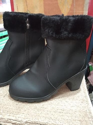 Nove crne gumene čizmice, broj 385 toplo postavljene na lalafo.rs — 1 Nove crne gumene čizmice, broj 385 toplo postavljene — 1