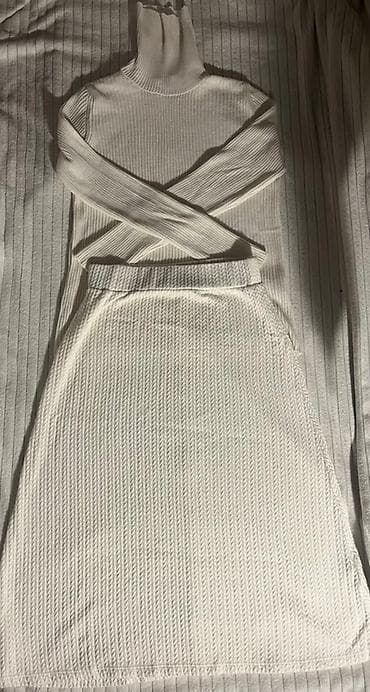 zenske broj: Damski komplet – rolka i suknja, krem/bela boja. - Gornji deo at lalafo.rs — 2 zenske broj: Damski komplet – rolka i suknja, krem/bela boja. - Gornji deo — 2