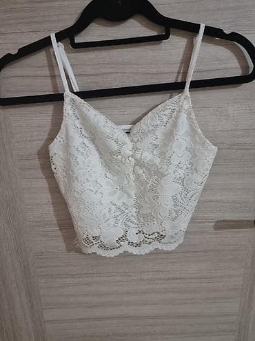 Čipkani beli crop top FB Sister - Brend/model: FB Sister - Veličina na lalafo.rs — 1 Čipkani beli crop top FB Sister - Brend/model: FB Sister - Veličina — 1