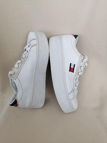 TOMMY HILFIGER kozne patike br 39 TOMMY HILFIGER original patike na lalafo.rs TOMMY HILFIGER kozne patike br 39 TOMMY HILFIGER original patike