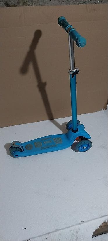 Sports & Leisure: Dečiji trotinet na tri točka – plavi, “Maxi” tip - Stabilna 3-točka at lalafo.rs — 3 Sports & Leisure: Dečiji trotinet na tri točka – plavi, “Maxi” tip - Stabilna 3-točka — 3