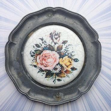 igrice za ps3: Vintage ukrasni tanjir zin / porcelan. Cena za komad. 1. Vintage at lalafo.rs — 2 igrice za ps3: Vintage ukrasni tanjir zin / porcelan. Cena za komad. 1. Vintage — 2
