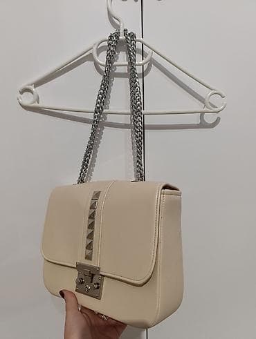 Elegantna bež torba preko ramena sa lančanim kaišem - Materijal na lalafo.rs — 2 Elegantna bež torba preko ramena sa lančanim kaišem - Materijal — 2
