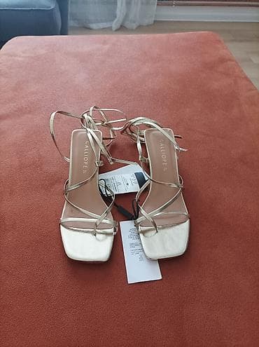 Caliope nove zlatnke sandale na vezivanje, 37 na lalafo.rs — 1 Caliope nove zlatnke sandale na vezivanje, 37 — 1