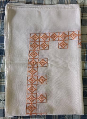 Novi stolnjak 170×120cm. Boja bledokrem ili bledobež sa narandžastim na lalafo.rs — 4 Novi stolnjak 170×120cm. Boja bledokrem ili bledobež sa narandžastim — 4