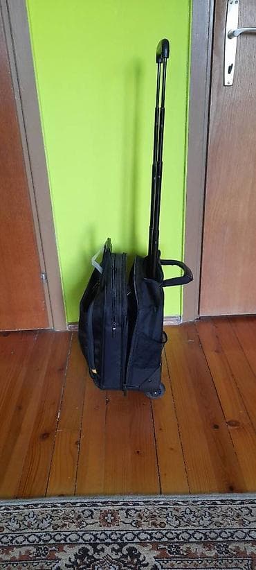 Odlicna Targus torba za putovanje avionom, ima dosta pregrada, pa moze at lalafo.rs — 2 Odlicna Targus torba za putovanje avionom, ima dosta pregrada, pa moze — 2