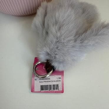 Presladak Ulala pahuljasti privezak zeka od pravog krzna za kljuceve i na lalafo.rs — 4 Presladak Ulala pahuljasti privezak zeka od pravog krzna za kljuceve i — 4