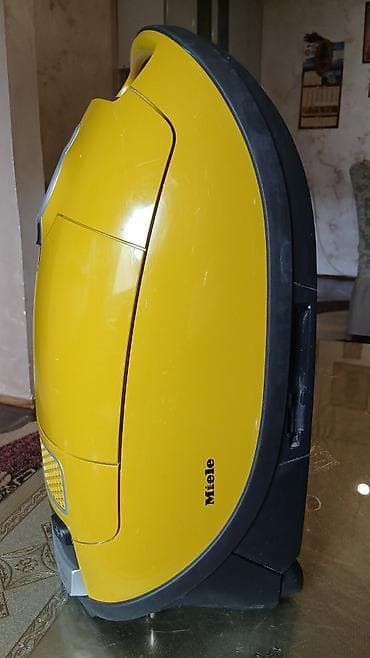 Miele usisivač s kesom – Complete C3 PowerLine, Limited Edition (žuta) na lalafo.rs — 4 Miele usisivač s kesom – Complete C3 PowerLine, Limited Edition (žuta) — 4