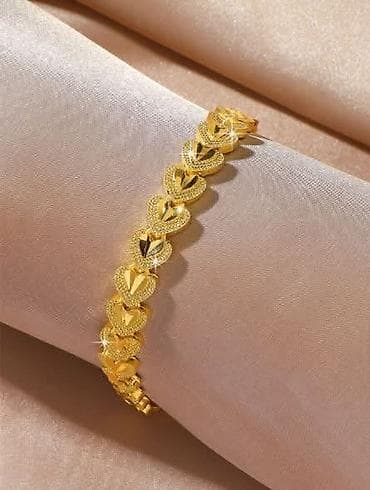 Zenska narukvica sa motivom srca
1600 din na lalafo.rs Zenska narukvica sa motivom srca
1600 din