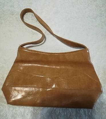 Torba svetlo braon dimenzije 28x17 cm, ima dva pretinca, vrlo očuvana na lalafo.rs Torba svetlo braon dimenzije 28x17 cm, ima dva pretinca, vrlo očuvana