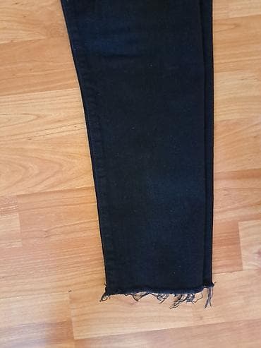 pantalone butiku ali: Zara uze farmerice crne boje klasican model.Ekstra povoljno vel 38 na lalafo.rs — 5 pantalone butiku ali: Zara uze farmerice crne boje klasican model.Ekstra povoljno vel 38 — 5
