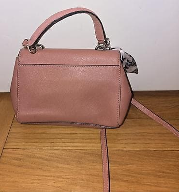 MICHAEL KORS mala torba preko ramena, a moze se nositi i u ruci. Neka na lalafo.rs — 8 MICHAEL KORS mala torba preko ramena, a moze se nositi i u ruci. Neka — 8